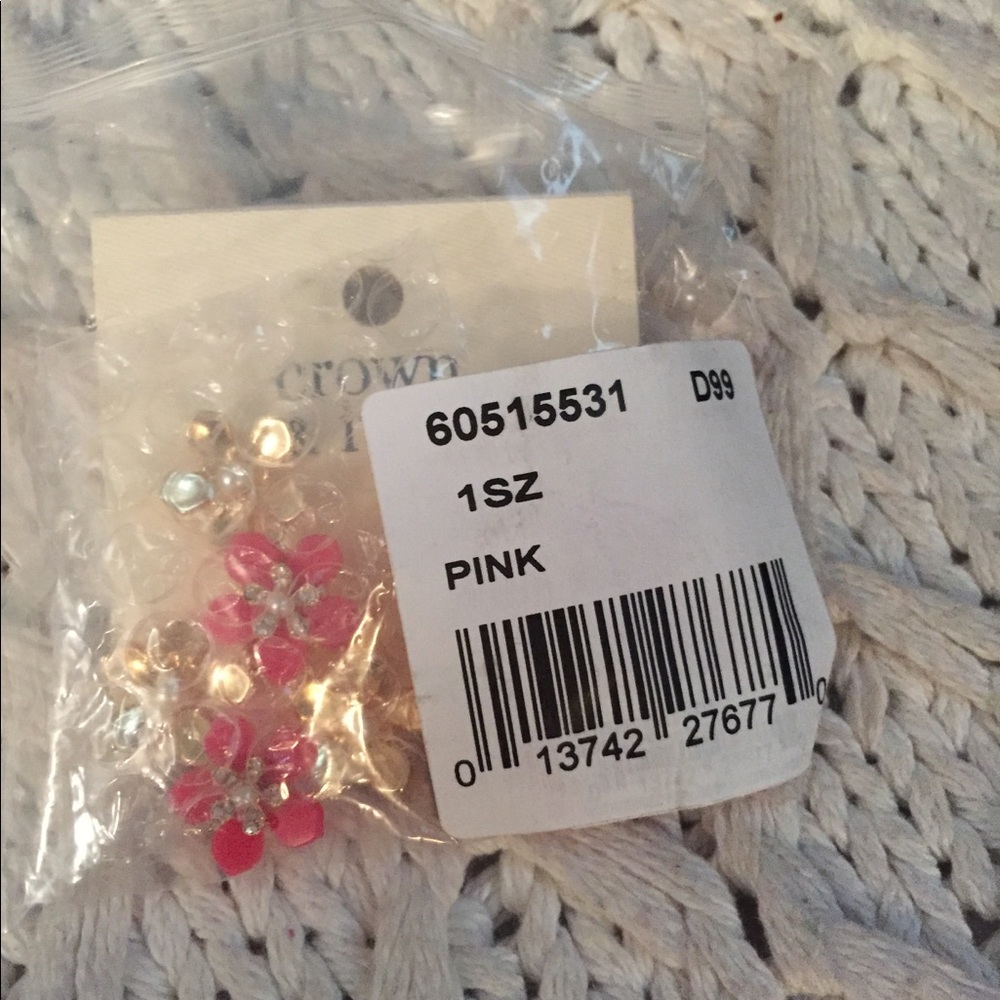 NWT Crown & Ivy Floral Earrings - Picture 4 of 8
